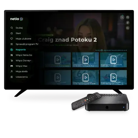 Telewizor z włączonym serialem i widocznym menu systemu Netia oraz modem z pilotem